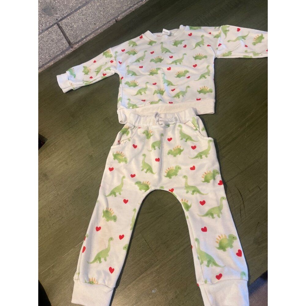 Adorable Dinosaur Dreams Baby Sweatsuit Set With Playful Hearts & Prehistoric Pa